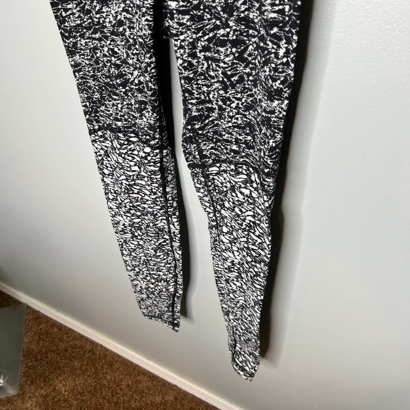 Lululemon Wunder Under Pant Ice Breaker White Black / Iced Wave White Black sz 6 - Picture 8 of 9